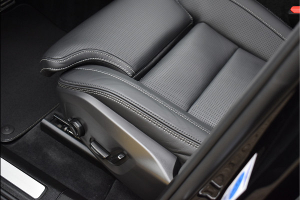Volvo XC60 2.0 Recharge T8 AWD R-Design 455 Pk Pano Luchtvering Trekhaak Keyless Leder 21 Inch