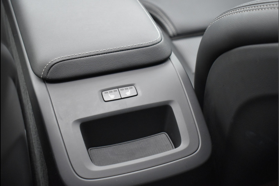 Volvo XC60 2.0 Recharge T8 AWD R-Design 455 Pk Pano Luchtvering Trekhaak Keyless Leder 21 Inch