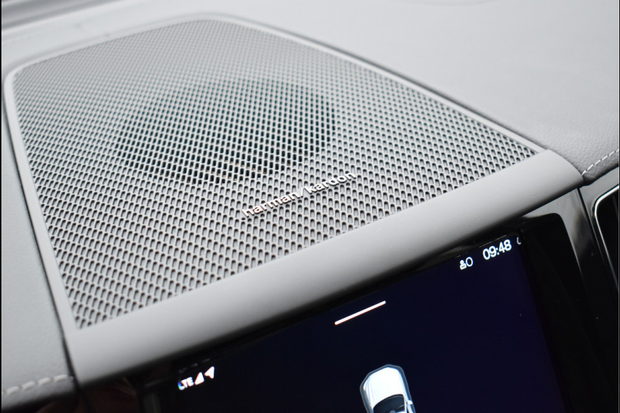 Volvo XC60 2.0 Recharge T8 AWD R-Design 455 Pk Pano Luchtvering Trekhaak Keyless Leder 21 Inch