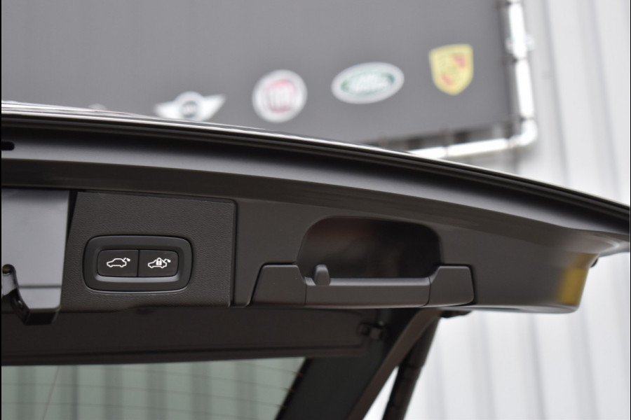 Volvo XC60 2.0 Recharge T8 AWD R-Design 455 Pk Pano Luchtvering Trekhaak Keyless Leder 21 Inch