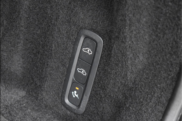 Volvo XC60 2.0 Recharge T8 AWD R-Design 455 Pk Pano Luchtvering Trekhaak Keyless Leder 21 Inch