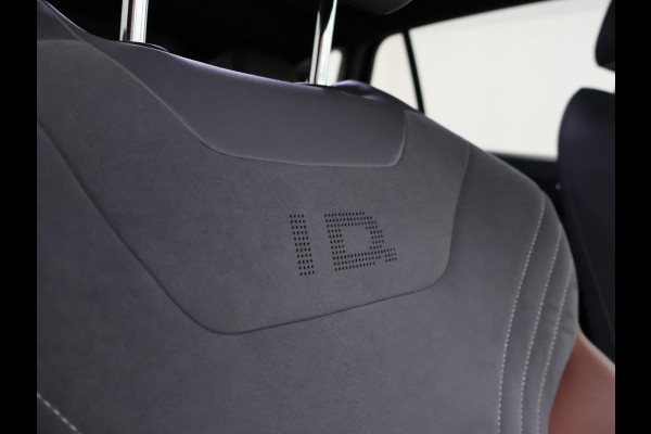Volkswagen ID.4 First 77 kWh 1st EDITION + WEGKL. TREKHAAK | 20 INCH | CAMERA | STOELVERW. | APPLE CARPLAY
