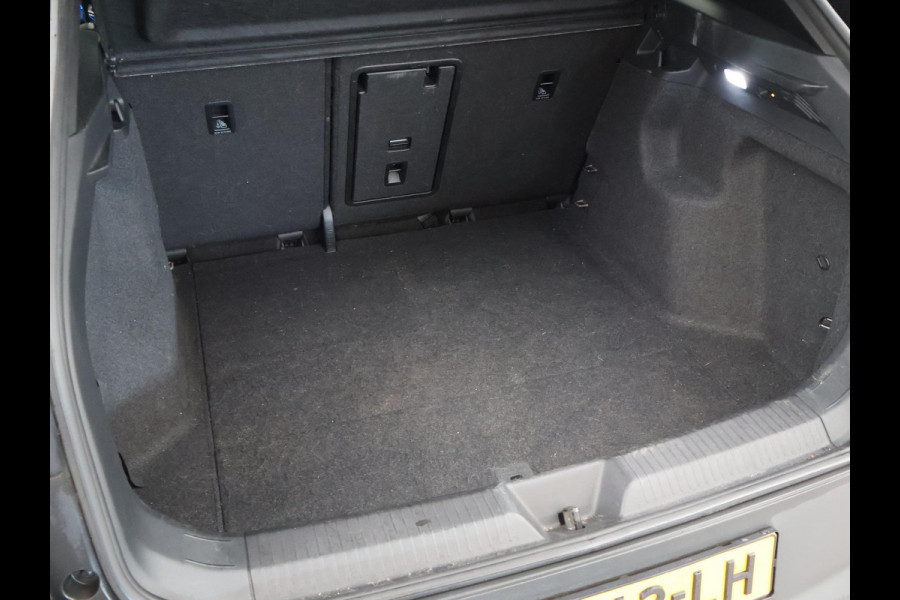 Volkswagen ID.4 First 77 kWh 1st EDITION + WEGKL. TREKHAAK | 20 INCH | CAMERA | STOELVERW. | APPLE CARPLAY