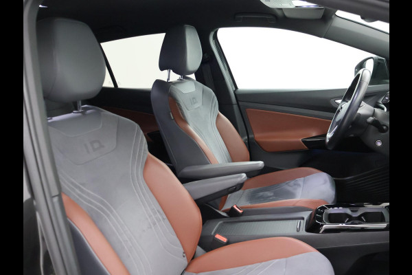 Volkswagen ID.4 First 77 kWh 1st EDITION + WEGKL. TREKHAAK | 20 INCH | CAMERA | STOELVERW. | APPLE CARPLAY