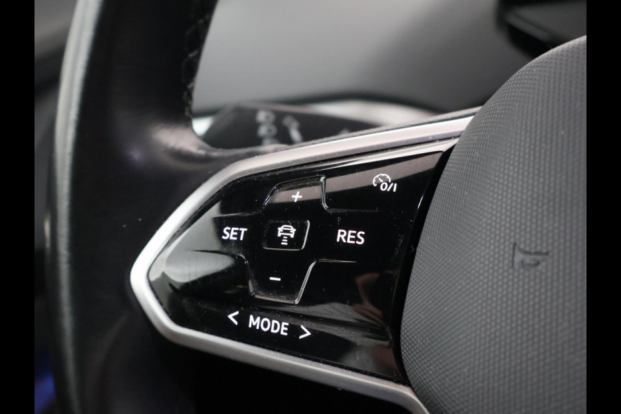 Volkswagen ID.4 First 77 kWh 1st EDITION + WEGKL. TREKHAAK | 20 INCH | CAMERA | STOELVERW. | APPLE CARPLAY