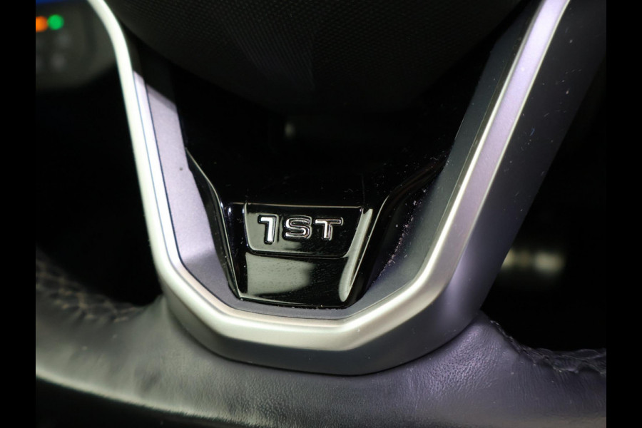 Volkswagen ID.4 First 77 kWh 1st EDITION + WEGKL. TREKHAAK | 20 INCH | CAMERA | STOELVERW. | APPLE CARPLAY