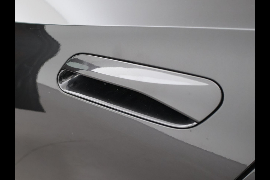 Volkswagen ID.4 First 77 kWh 1st EDITION + WEGKL. TREKHAAK | 20 INCH | CAMERA | STOELVERW. | APPLE CARPLAY