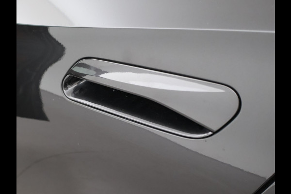 Volkswagen ID.4 First 77 kWh 1st EDITION + WEGKL. TREKHAAK | 20 INCH | CAMERA | STOELVERW. | APPLE CARPLAY