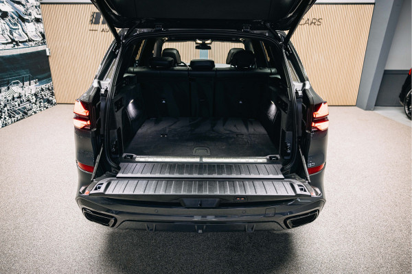BMW X5 xDrive50e | Luxe stoelen | Luchtvering | Dravit Grau | Trekhaak | Stuur en stoelverwarming | Harman/Kardon |