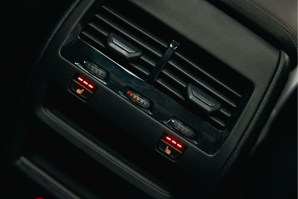 BMW X5 xDrive50e | Luxe stoelen | Luchtvering | Dravit Grau | Trekhaak | Stuur en stoelverwarming | Harman/Kardon |