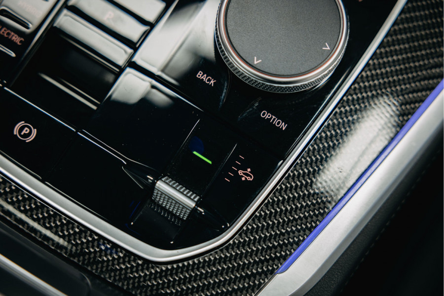 BMW X5 xDrive50e | Luxe stoelen | Luchtvering | Dravit Grau | Trekhaak | Stuur en stoelverwarming | Harman/Kardon |