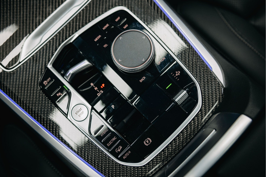 BMW X5 xDrive50e | Luxe stoelen | Luchtvering | Dravit Grau | Trekhaak | Stuur en stoelverwarming | Harman/Kardon |