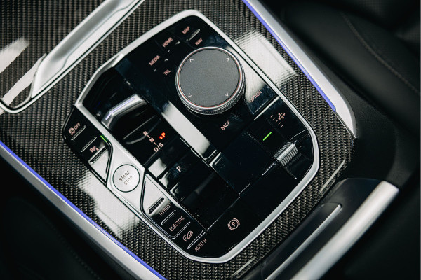 BMW X5 xDrive50e | Luxe stoelen | Luchtvering | Dravit Grau | Trekhaak | Stuur en stoelverwarming | Harman/Kardon |