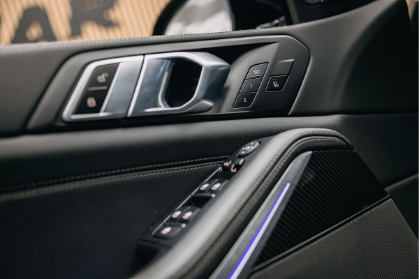 BMW X5 xDrive50e | Luxe stoelen | Luchtvering | Dravit Grau | Trekhaak | Stuur en stoelverwarming | Harman/Kardon |