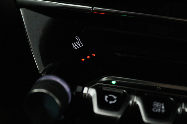 Peugeot 2008 1.2 PureTech Active (STOELVERWARMING, ACHTERUITRIJCAMERA, CRUISE CONTROL, SENSOREN, AUTOMAAT, LANE-ASSIST)