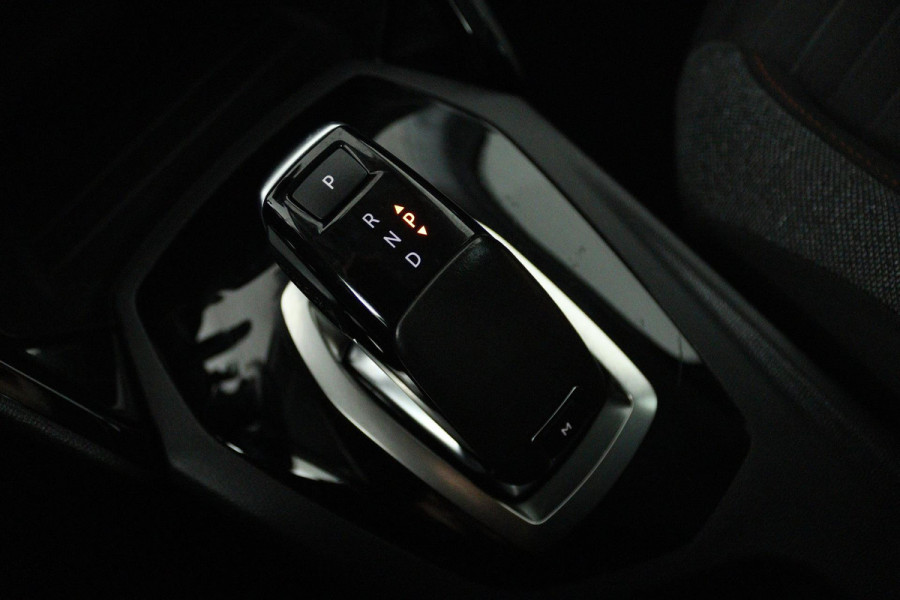 Peugeot 2008 1.2 PureTech Active (STOELVERWARMING, ACHTERUITRIJCAMERA, CRUISE CONTROL, SENSOREN, AUTOMAAT, LANE-ASSIST)