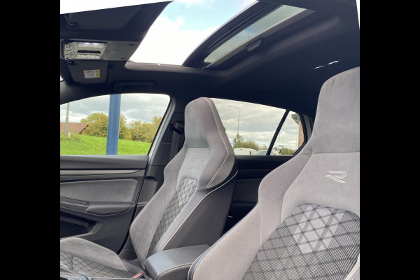 Volkswagen Golf 1.5 eTSI R-Line/ Virtual CP/ Pano/ IQ-light/ Sfeer/Cam/19"/Keyless