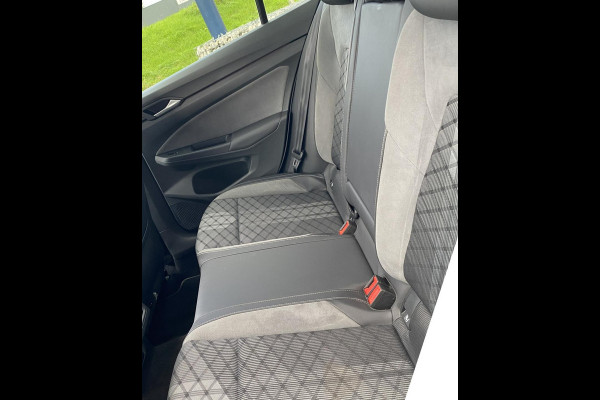 Volkswagen Golf 1.5 eTSI R-Line/ Virtual CP/ Pano/ IQ-light/ Sfeer/Cam/19"/Keyless