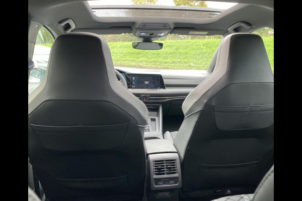 Volkswagen Golf 1.5 eTSI R-Line/ Virtual CP/ Pano/ IQ-light/ Sfeer/Cam/19"/Keyless