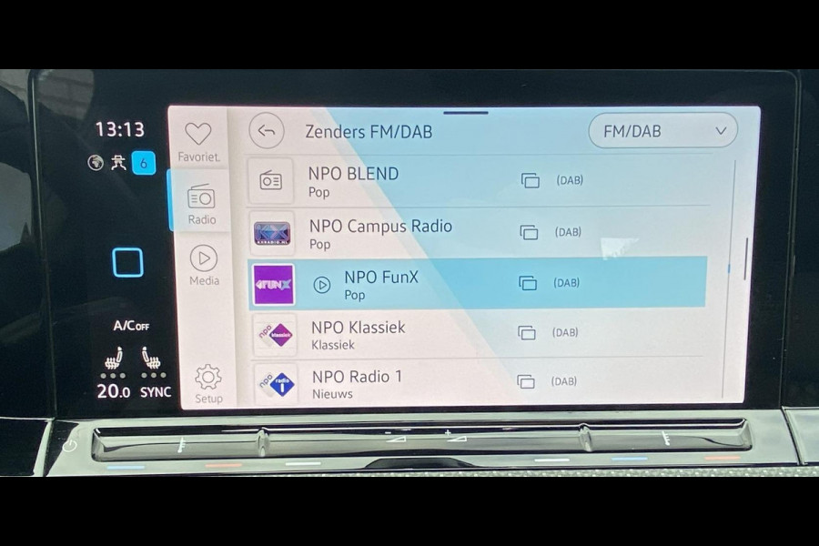 Volkswagen Golf 1.5 eTSI R-Line/ Virtual CP/ Pano/ IQ-light/ Sfeer/Cam/19"/Keyless