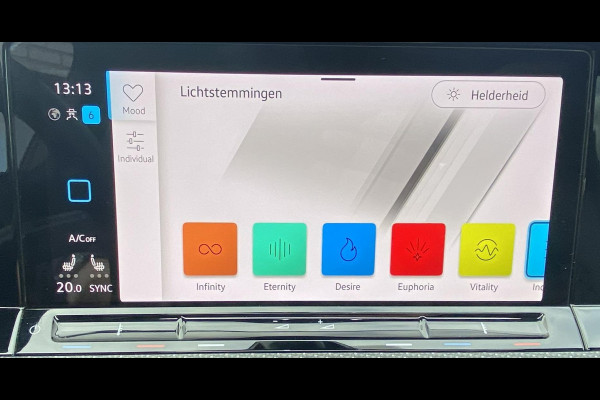 Volkswagen Golf 1.5 eTSI R-Line/ Virtual CP/ Pano/ IQ-light/ Sfeer/Cam/19"/Keyless