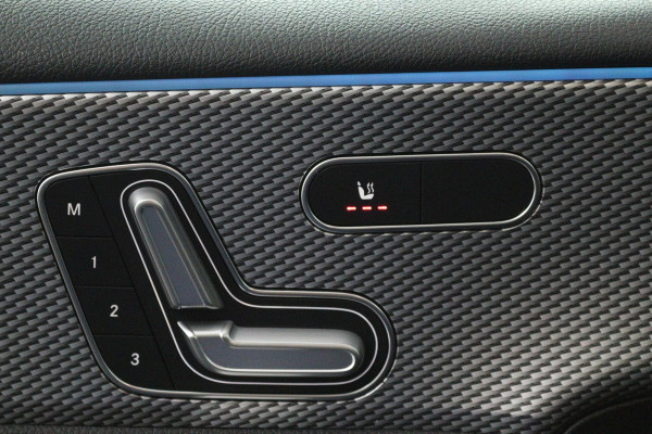 Mercedes-Benz A-Klasse 180 Business Solution Luxury (PANORAMADAK, TREKHAAK, STOELVERWARMING, ELEKTR STOELEN, SFEERVERLICHTING)