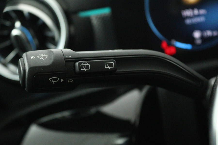 Mercedes-Benz A-Klasse 180 Business Solution Luxury (PANORAMADAK, TREKHAAK, STOELVERWARMING, ELEKTR STOELEN, SFEERVERLICHTING)