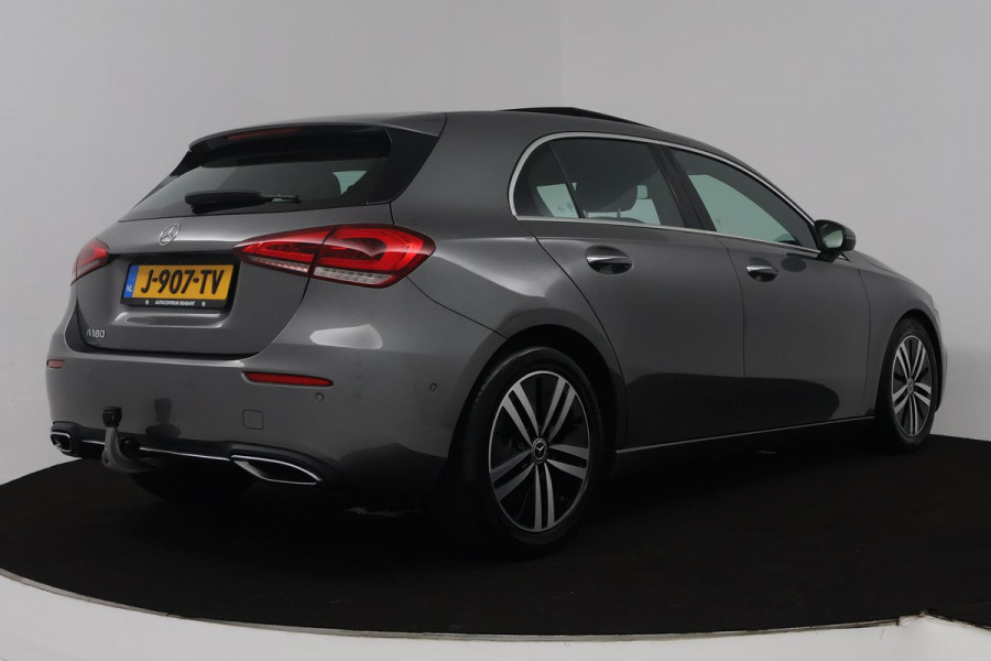 Mercedes-Benz A-Klasse 180 Business Solution Luxury (PANORAMADAK, TREKHAAK, STOELVERWARMING, ELEKTR STOELEN, SFEERVERLICHTING)