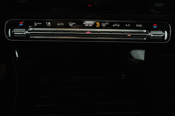 Mercedes-Benz A-Klasse 180 Business Solution Luxury (PANORAMADAK, TREKHAAK, STOELVERWARMING, ELEKTR STOELEN, SFEERVERLICHTING)