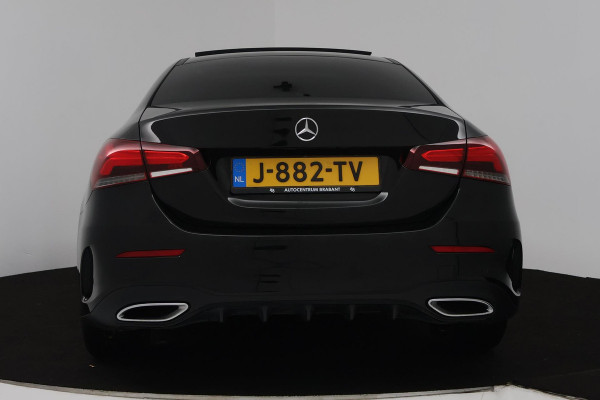 Mercedes-Benz A-Klasse 200 Business Solution AMG (PANORAMADAK, STOELVERWARMING, ACHTERUITRIJCAMERA, SFEERVERLICHTING)