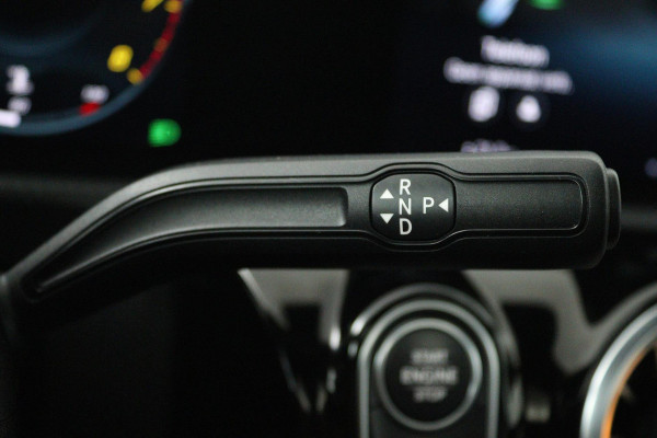 Mercedes-Benz A-Klasse 200 Business Solution AMG (PANORAMADAK, STOELVERWARMING, ACHTERUITRIJCAMERA, SFEERVERLICHTING)