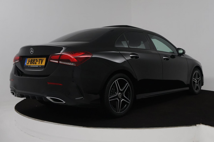 Mercedes-Benz A-Klasse 200 Business Solution AMG (PANORAMADAK, STOELVERWARMING, ACHTERUITRIJCAMERA, SFEERVERLICHTING)