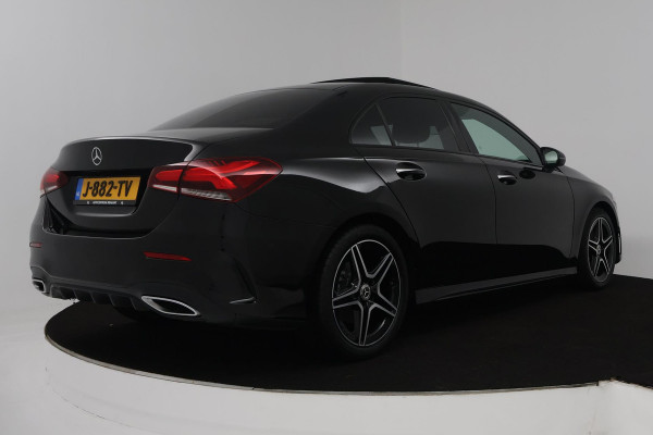 Mercedes-Benz A-Klasse 200 Business Solution AMG (PANORAMADAK, STOELVERWARMING, ACHTERUITRIJCAMERA, SFEERVERLICHTING)