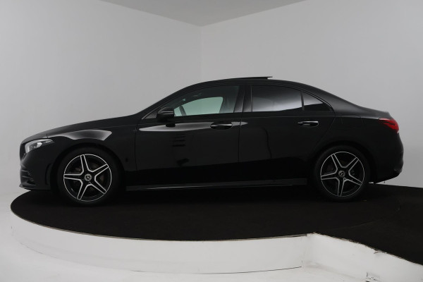 Mercedes-Benz A-Klasse 200 Business Solution AMG (PANORAMADAK, STOELVERWARMING, ACHTERUITRIJCAMERA, SFEERVERLICHTING)