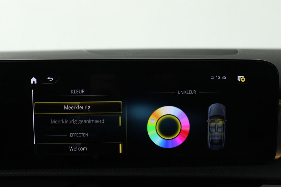 Mercedes-Benz A-Klasse 200 Business Solution AMG (PANORAMADAK, STOELVERWARMING, ACHTERUITRIJCAMERA, SFEERVERLICHTING)