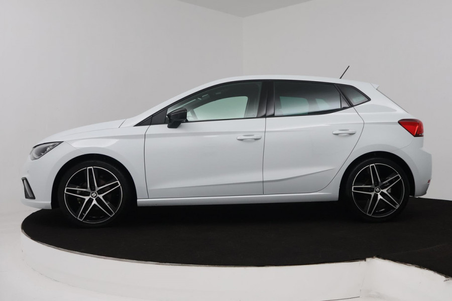 Seat Ibiza 1.0 TSI FR Business Intense (DIGITALE COCKPIT, NAVIGATIE, ACHTERUITRIJCAMERA, PARKEERSENSOREN, CRUISE CONTROL)
