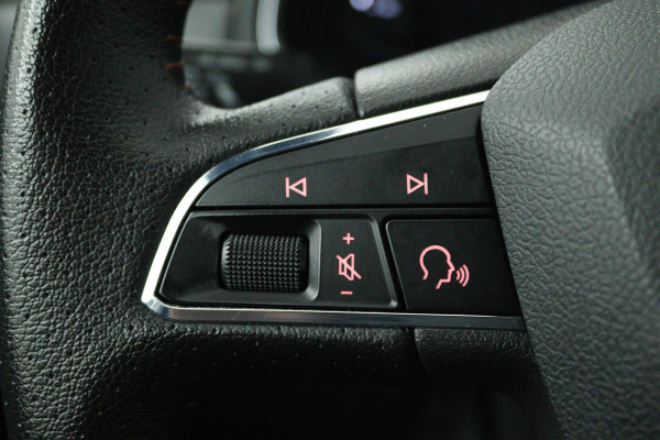 Seat Ibiza 1.0 TSI FR Business Intense (DIGITALE COCKPIT, NAVIGATIE, ACHTERUITRIJCAMERA, PARKEERSENSOREN, CRUISE CONTROL)