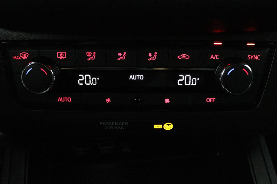 Seat Ibiza 1.0 TSI FR Business Intense (DIGITALE COCKPIT, NAVIGATIE, ACHTERUITRIJCAMERA, PARKEERSENSOREN, CRUISE CONTROL)