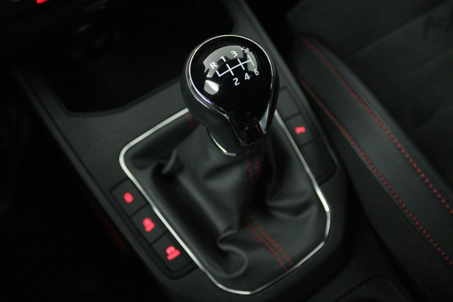 Seat Ibiza 1.0 TSI FR Business Intense (DIGITALE COCKPIT, NAVIGATIE, ACHTERUITRIJCAMERA, PARKEERSENSOREN, CRUISE CONTROL)