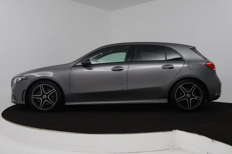 Mercedes-Benz A-Klasse 220 4MATIC Premium Plus (PANORAMADAK, SFEERVERLICHTING, STOELVERWARMING, BURMESTER, ACHTERUITRIJCAMERA)