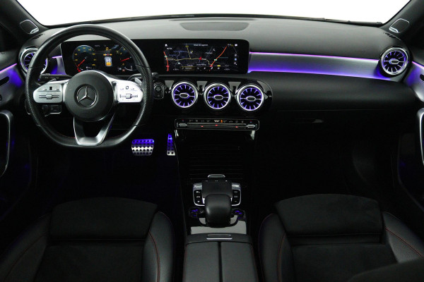 Mercedes-Benz A-Klasse 220 4MATIC Premium Plus (PANORAMADAK, SFEERVERLICHTING, STOELVERWARMING, BURMESTER, ACHTERUITRIJCAMERA)