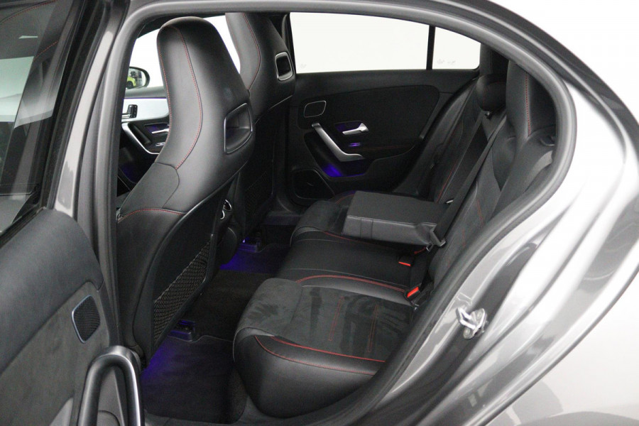 Mercedes-Benz A-Klasse 220 4MATIC Premium Plus (PANORAMADAK, SFEERVERLICHTING, STOELVERWARMING, BURMESTER, ACHTERUITRIJCAMERA)
