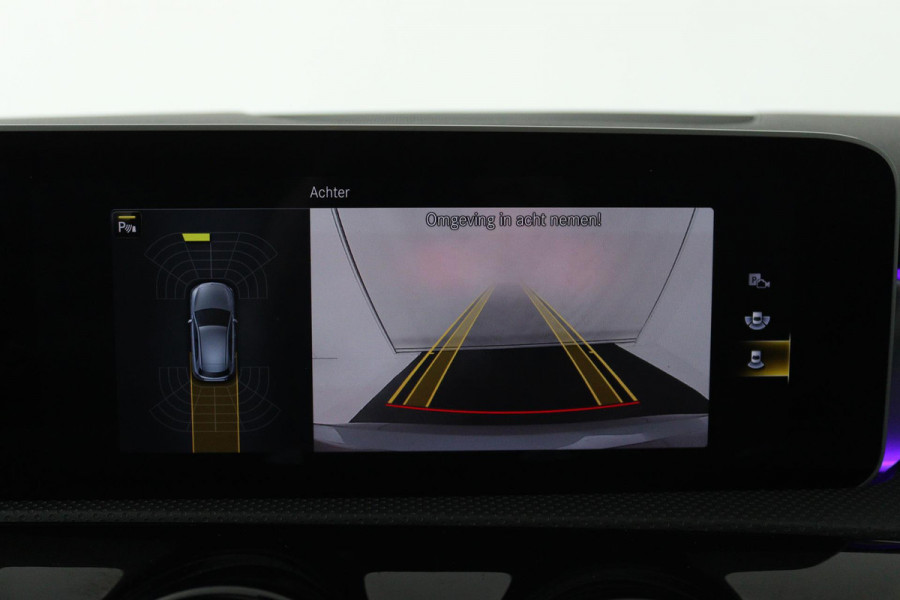 Mercedes-Benz A-Klasse 220 4MATIC Premium Plus (PANORAMADAK, SFEERVERLICHTING, STOELVERWARMING, BURMESTER, ACHTERUITRIJCAMERA)