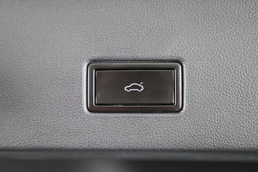 Volkswagen T-Roc 1.5 TSI Sport Business R-line 150 pk Automaat (DSG) | Navigatie | Achteruitrijcamera | Parkeersensoren | Adaptieve cruise control | Stoelverwarming |