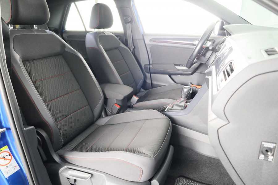 Volkswagen T-Roc 1.5 TSI Sport Business R-line 150 pk Automaat (DSG) | Navigatie | Achteruitrijcamera | Parkeersensoren | Adaptieve cruise control | Stoelverwarming |