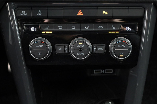 Volkswagen T-Roc 1.5 TSI Sport Business R-line 150 pk Automaat (DSG) | Navigatie | Achteruitrijcamera | Parkeersensoren | Adaptieve cruise control | Stoelverwarming |
