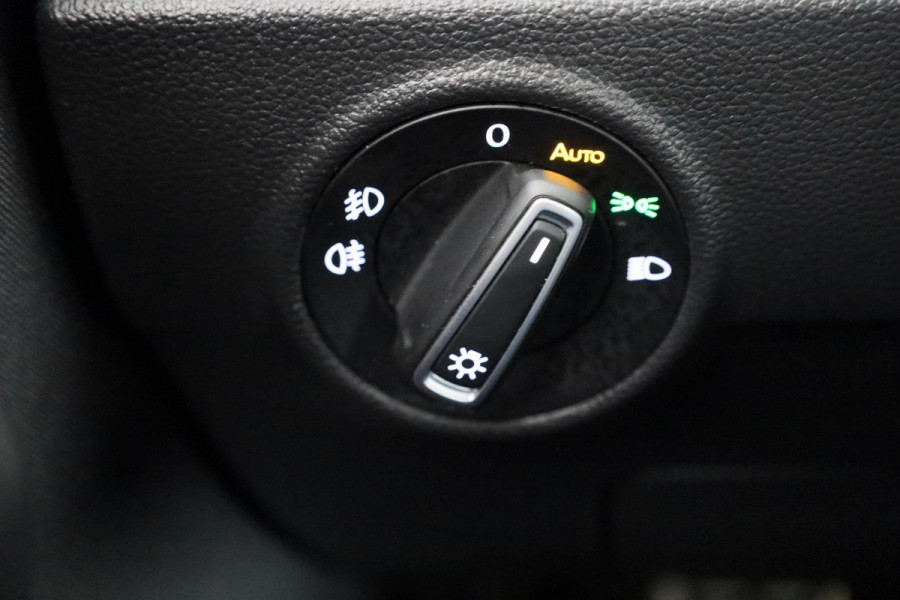 Volkswagen T-Roc 1.5 TSI Sport Business R-line 150 pk Automaat (DSG) | Navigatie | Achteruitrijcamera | Parkeersensoren | Adaptieve cruise control | Stoelverwarming |