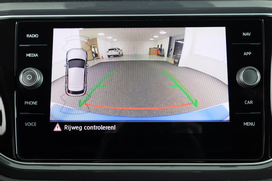 Volkswagen T-Roc 1.5 TSI Sport Business R-line 150 pk Automaat (DSG) | Navigatie | Achteruitrijcamera | Parkeersensoren | Adaptieve cruise control | Stoelverwarming |