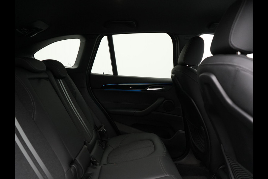 BMW X1 xDrive25e Sportline Plug In Hybrid 221pk Dealer O.H. PHEV | Trekhaak | Camera | Sfeerverlichting | Keyless | Sportstoelen Verwarmd | LED Koplampen | Cruise Control | Navigatie | DAB |