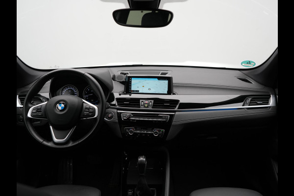 BMW X1 xDrive25e Sportline Plug In Hybrid 221pk Dealer O.H. PHEV | Trekhaak | Camera | Sfeerverlichting | Keyless | Sportstoelen Verwarmd | LED Koplampen | Cruise Control | Navigatie | DAB |